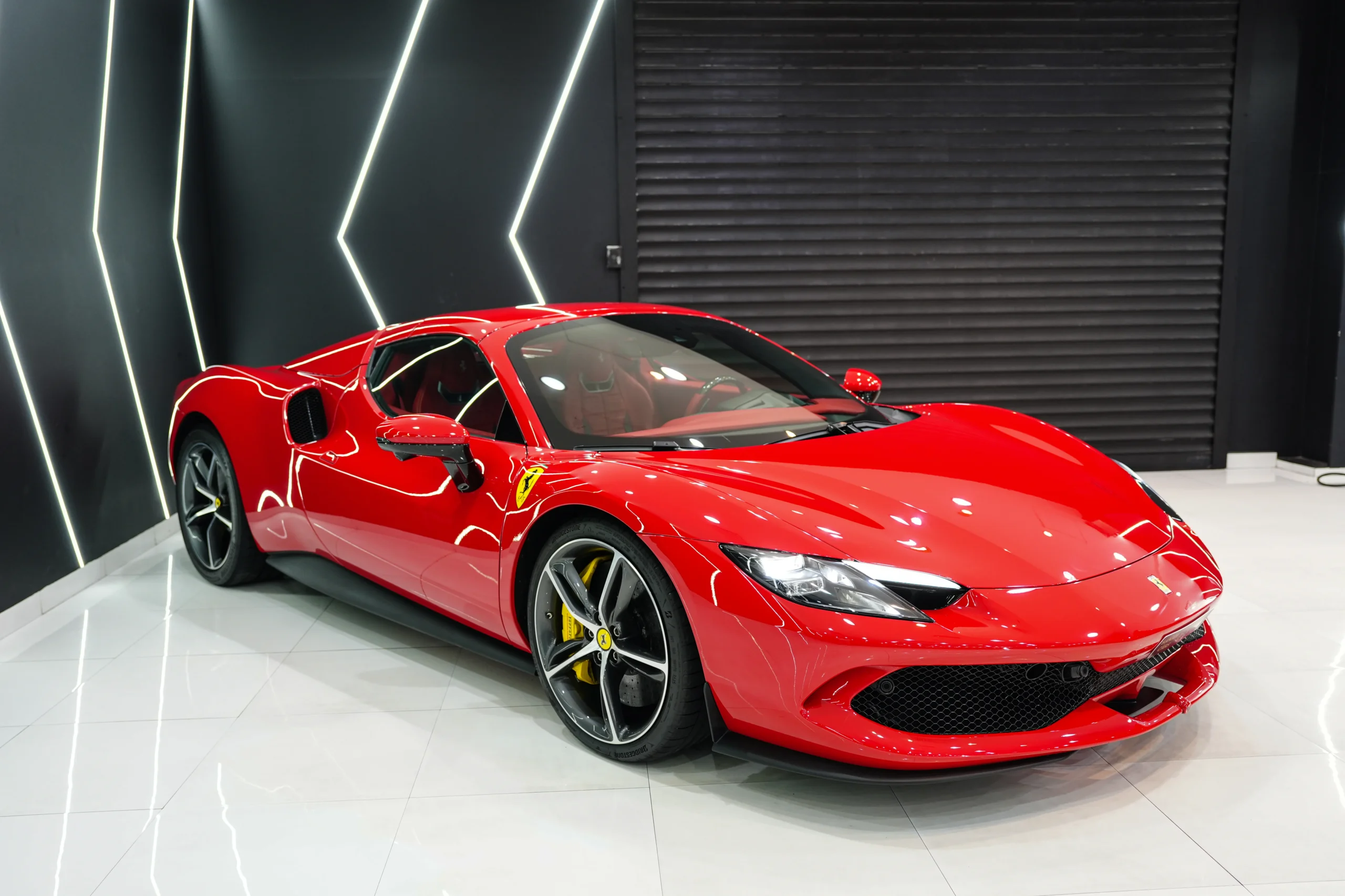 Leasing Ferrari in Dubai