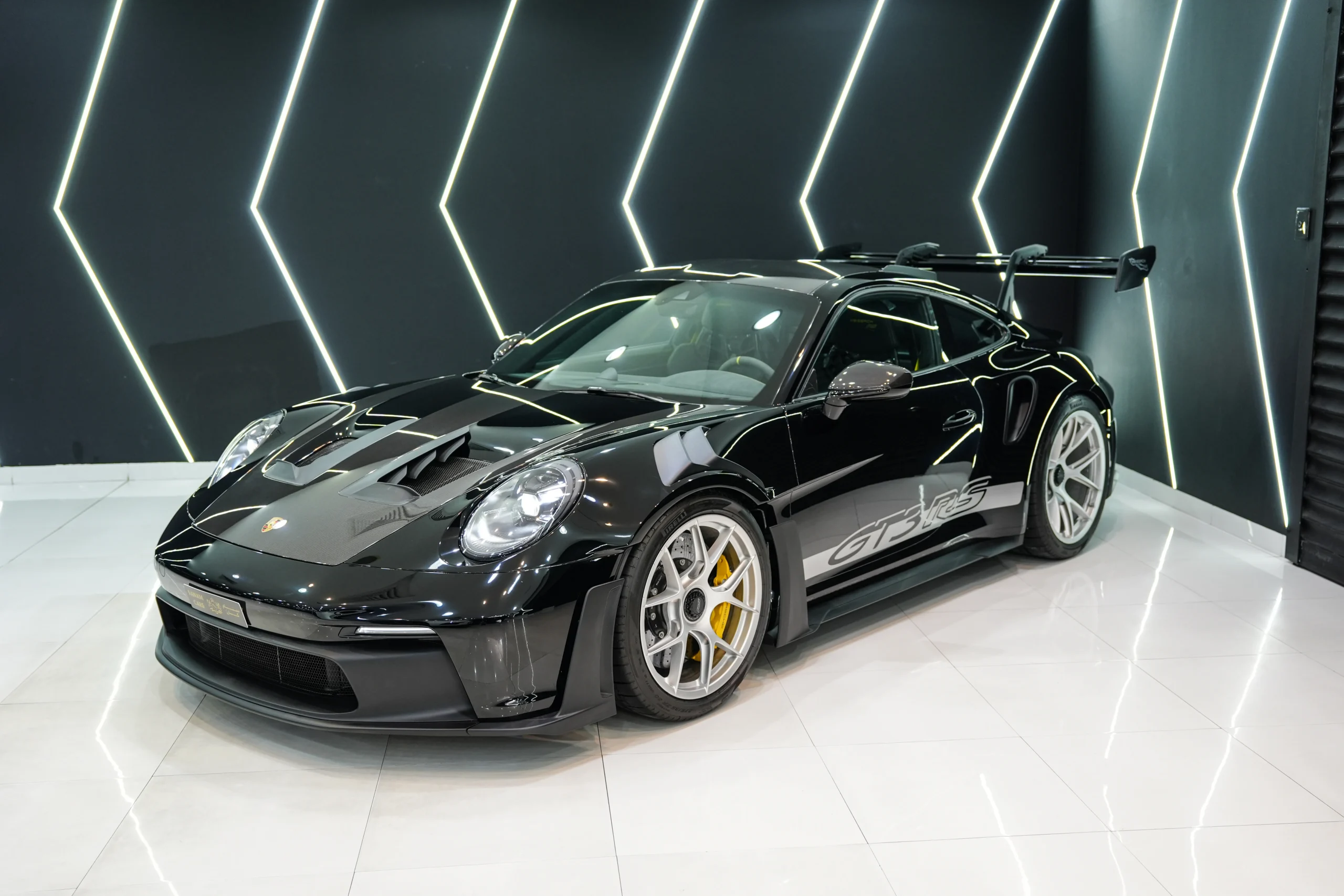 911 leasing in Dubai